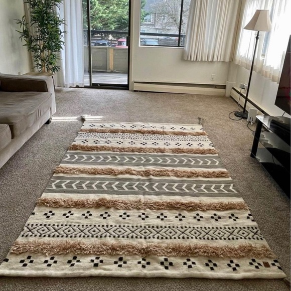 Wool Rug - Picture 3 of 7